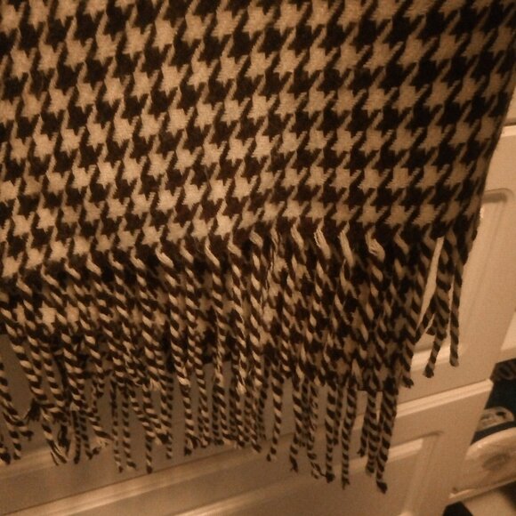 Oversized Pashmina Houndstooth Scarf - Picture 7 of 8